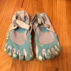 vibram five finger shoes